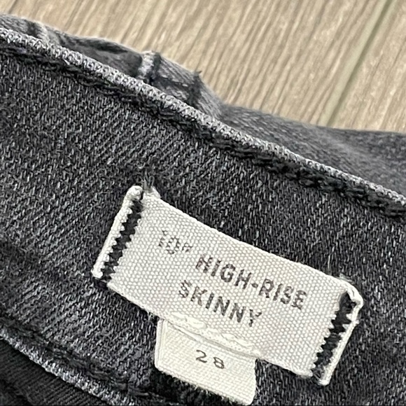 Madewell 10" High-Rise Skinny Jeans Step-Hem Edition SZ 28 Washed Black Raw Hem - Picture 8 of 11